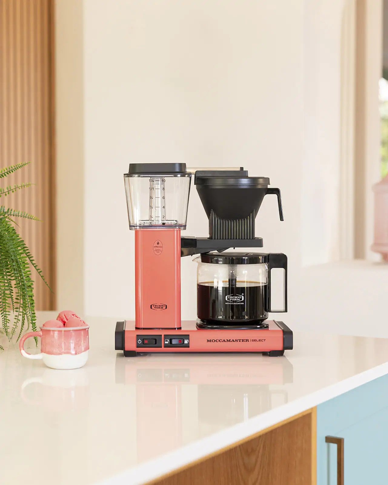 Moccamaster KBG Select in a coffee setting